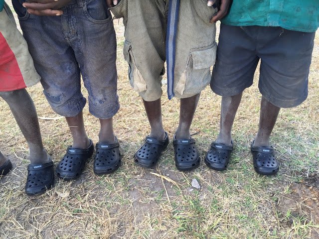 Papuci MANNA în Mpyupyu